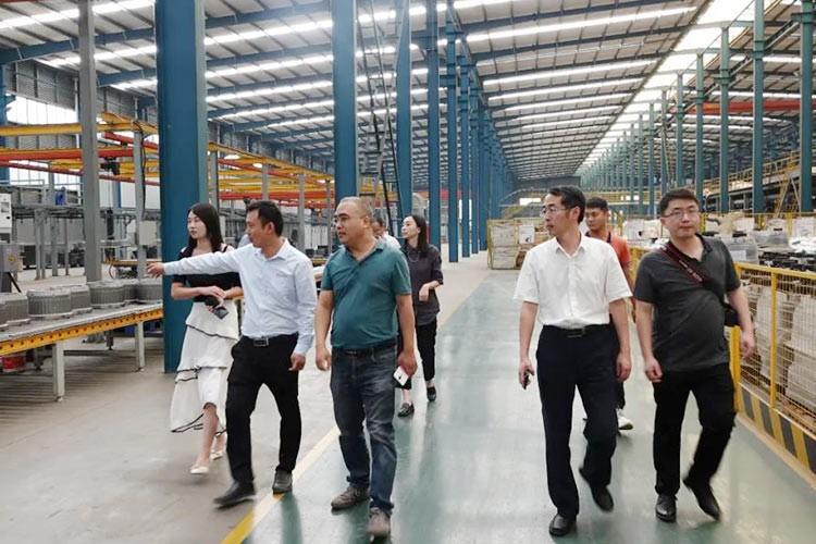 秋高氣爽，和風(fēng)呈祥，熱烈歡迎大眾日報調(diào)研組到正陽集團參觀調(diào)研